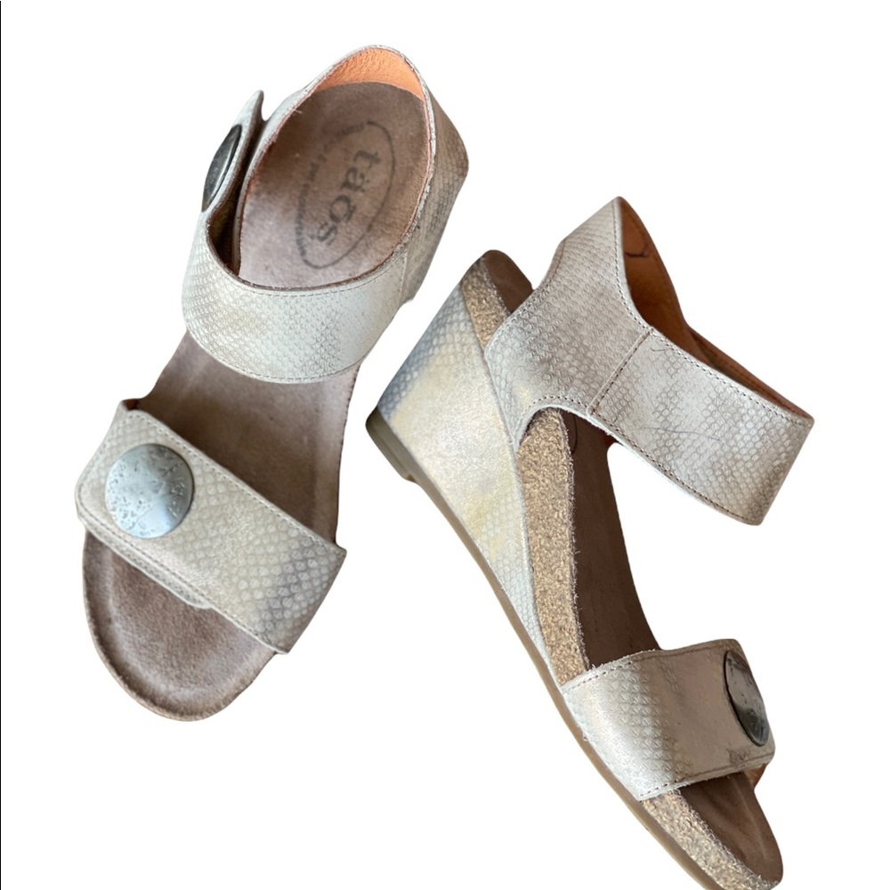 TAOS Carousel 2 Leather Open Toe Wedge Platform Sandal Silver Snakeskin Size 5.5 - Picture 1 of 10